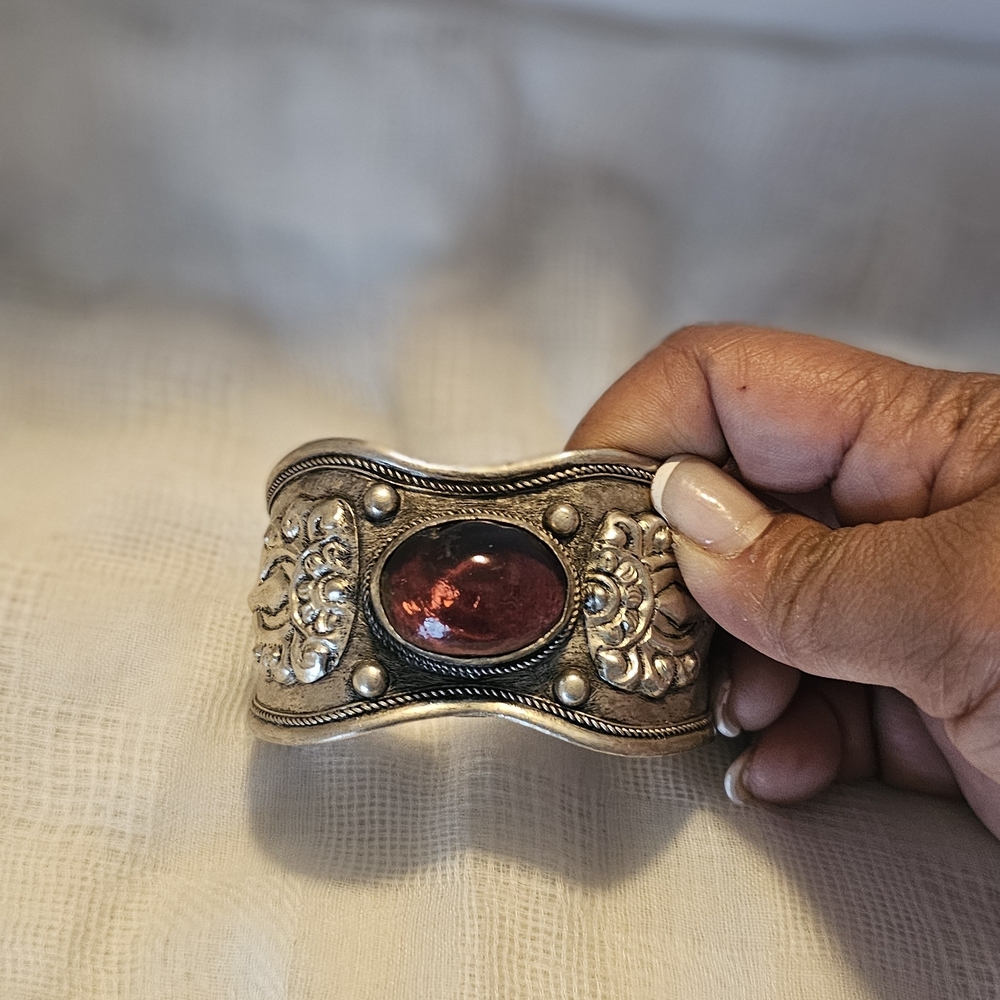 Vintage-Style Silver Cuff Bracelet with Deep Red Cabochon